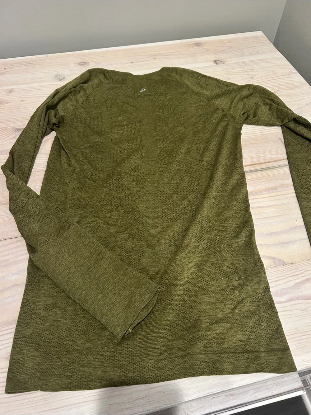 Lululemon swiftly tech long sleeve size 8